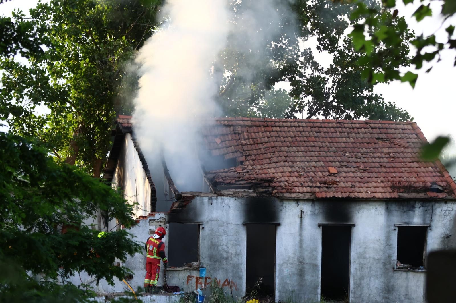 Incendio en una casa abandonada en Santa Marta