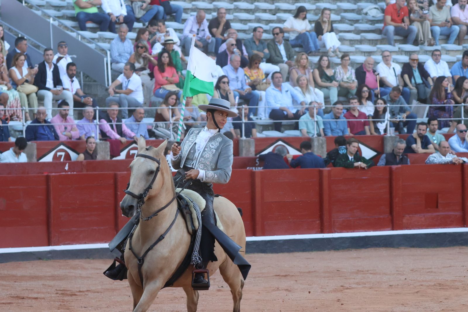La Glorieta revive el aroma de la feria taurina con el primer festejo: Lea Vicens, Raquel Martín y Olga Casado