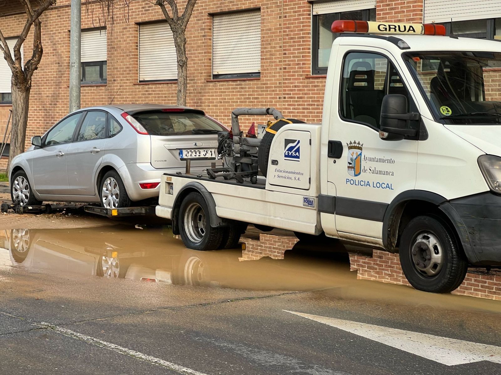 Reventón en el paseo César Real de la Riva (15)