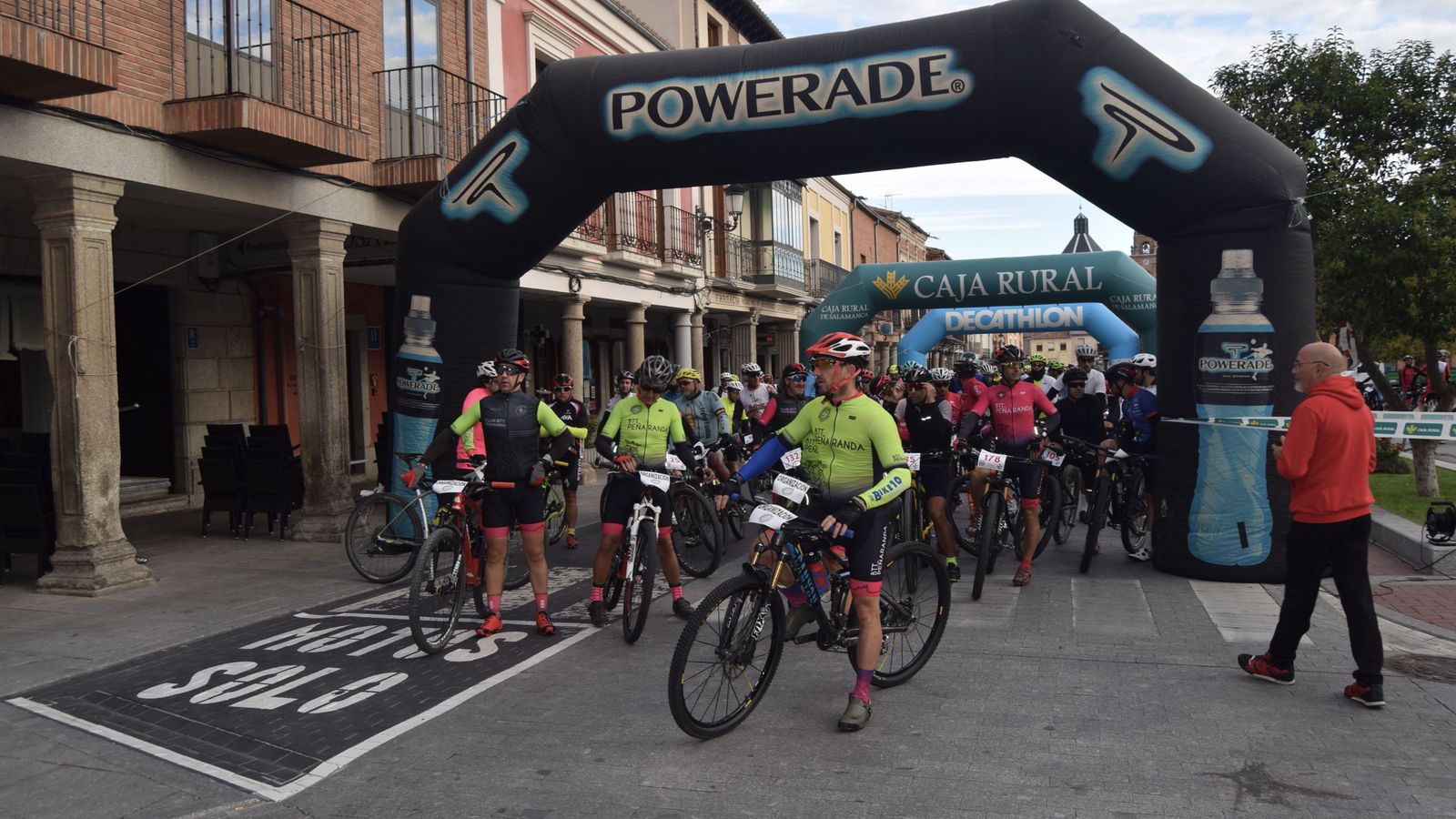 Unos 200 ciclistas han participado en la VIII Quedada BTT Ciudad de Peñaranda