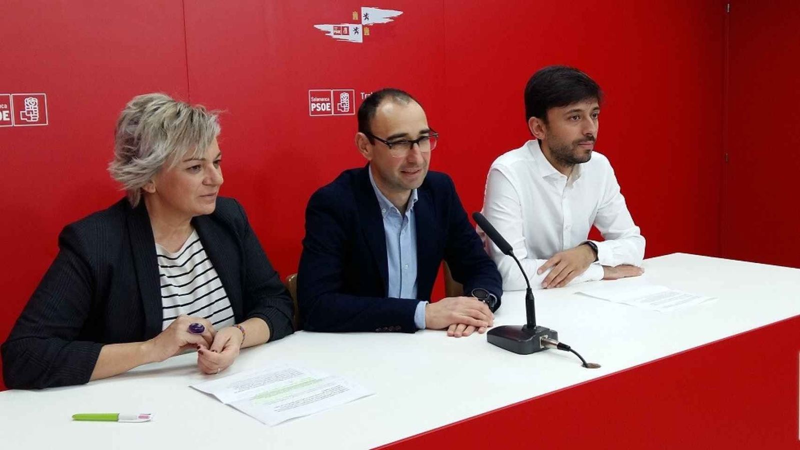 Parlamentarios socialistas del PSOE de Salamanca David Serrada, Elena Diego y Fran Díaz. Foto de archivo