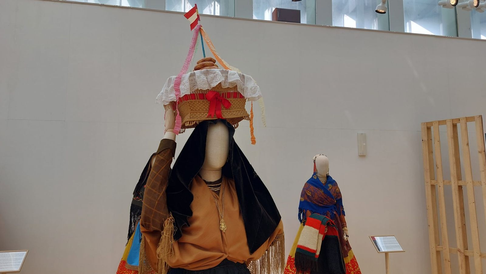 exposicion-v-festival-internacional-de-indumentaria-tradicional-9