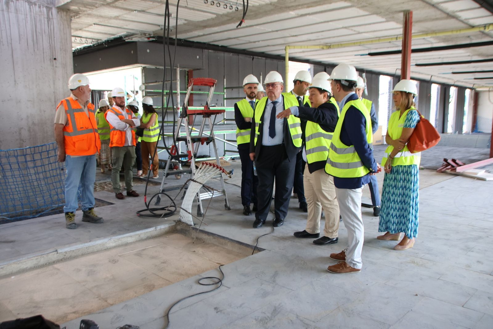 El consejero de Sanidad, Alejandro Vázquez Ramos, visita las obras del centro de salud Prosperidad