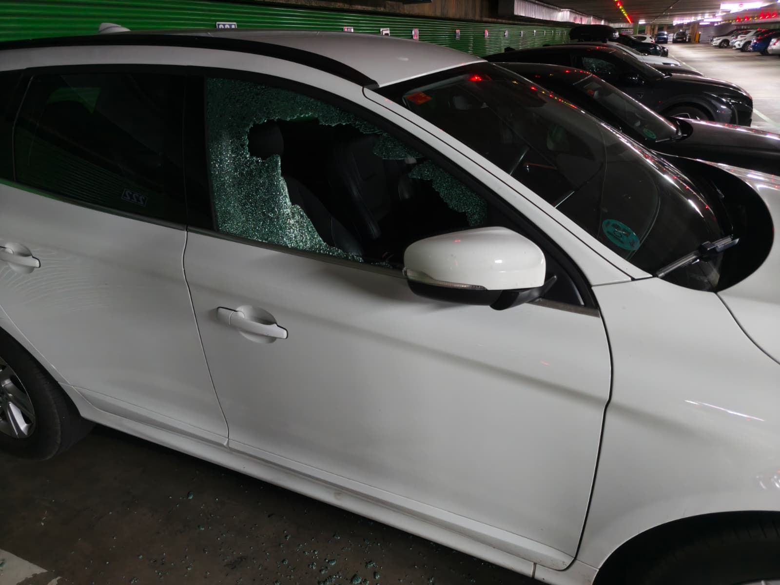Saquean doce coches de madrugada en el parking de la avenida de Portugal