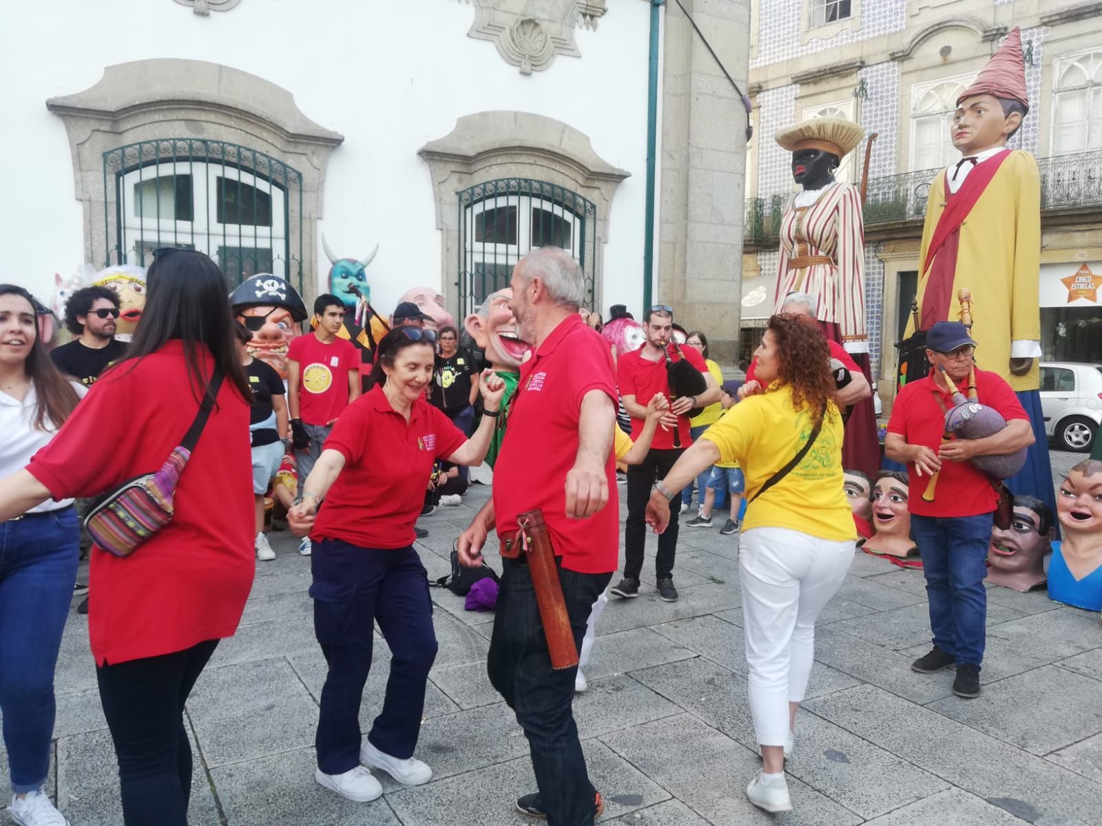 encuentro-cabezudos-y-gigantes-en-braga-portugal-13