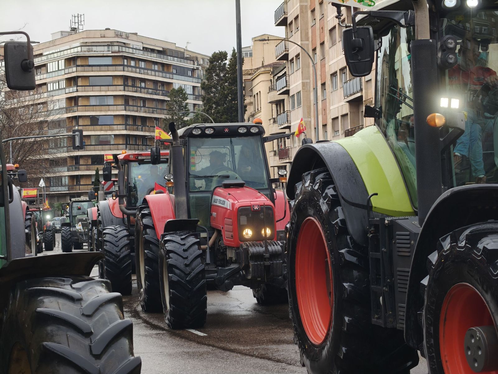 En imágenes la marcha con tractores y vehículos de campo en Salamanca en protesta contra Mercosur