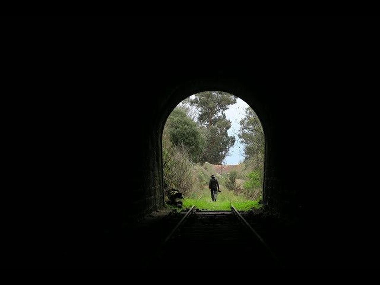 ‘Cielo, agua, tierra y metal. La vía férrea de La Fregeneda’TRAILER