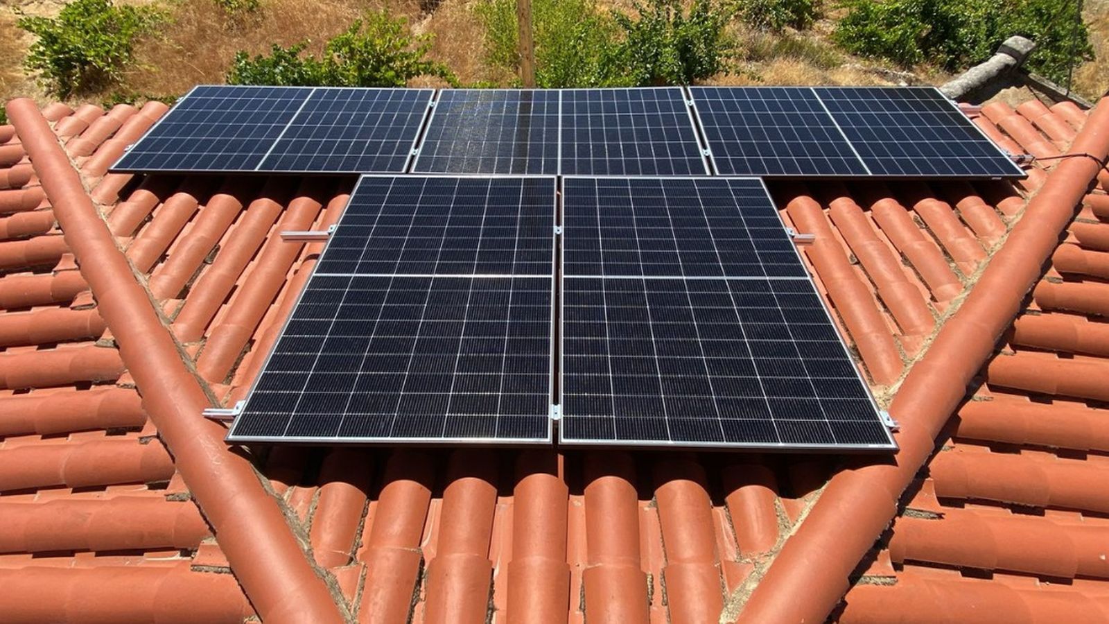 Placas solares en San Esteban de la Sierra
