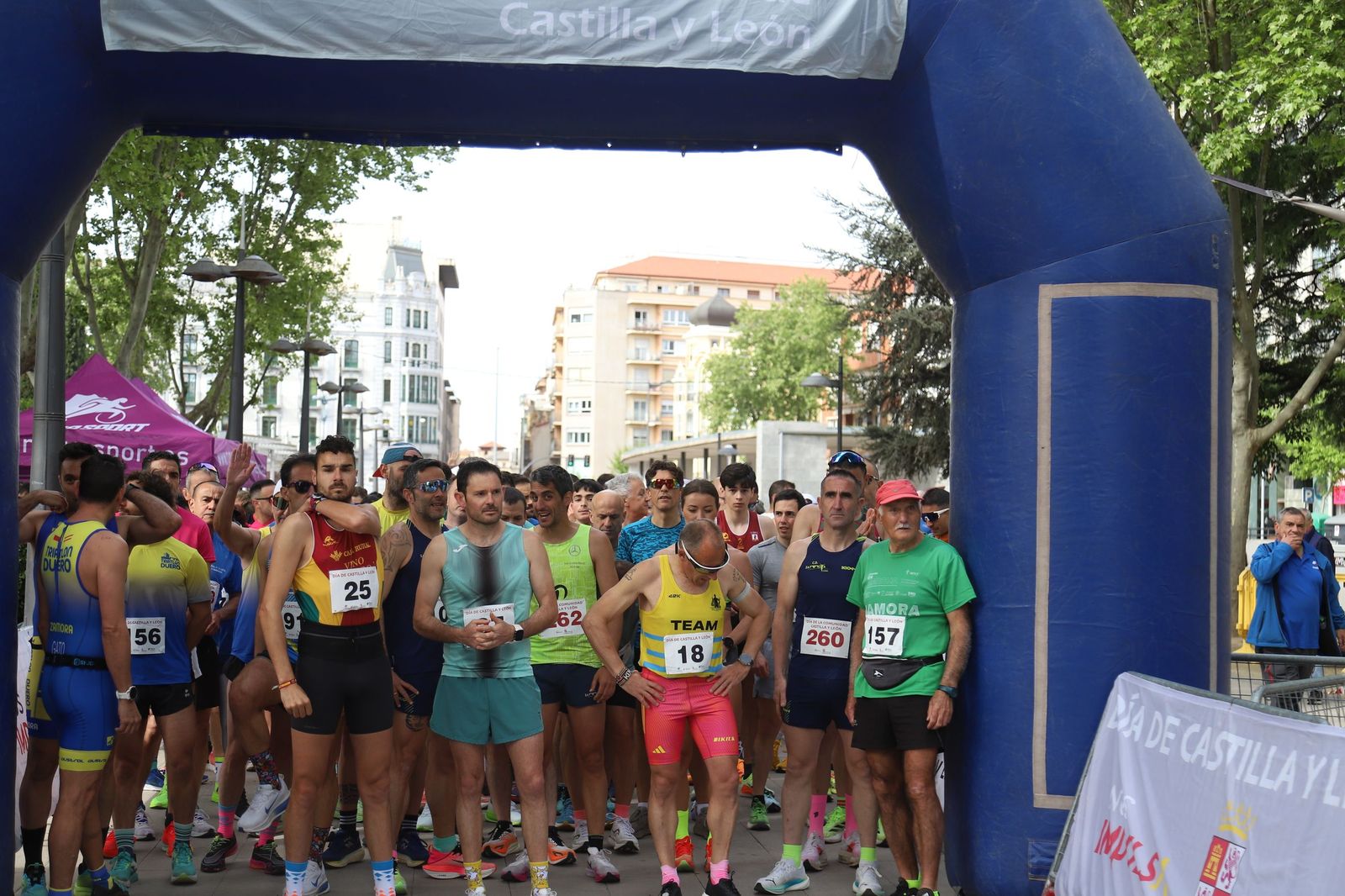 Carrera y marcha por el Día de Castilla y León en Zamora