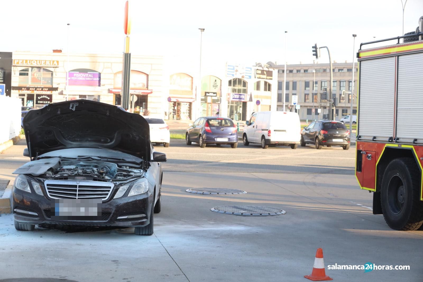 Incendio vehículo gasolinera Santa Marta (2)