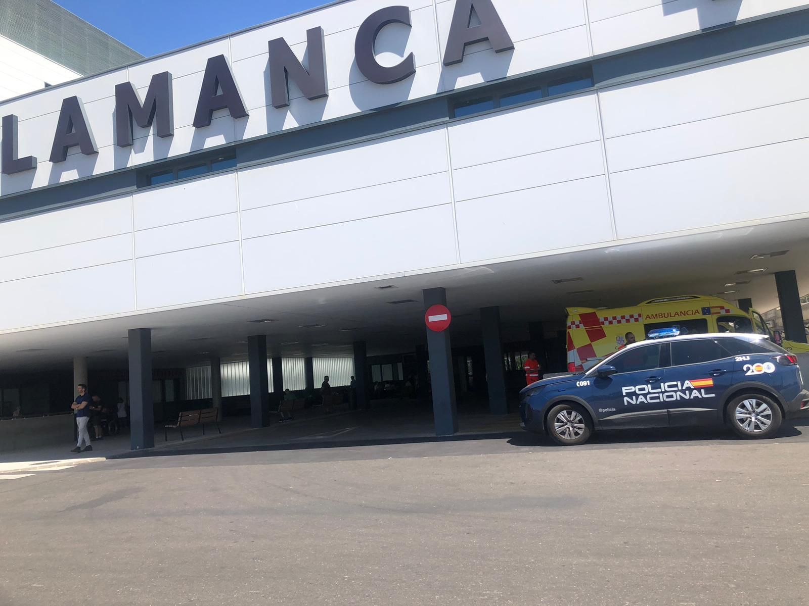 La Policía Nacional en el Hospital de Salamanca en una fotografía de archivo| FOTO SALAMANCA24HORAS.COM