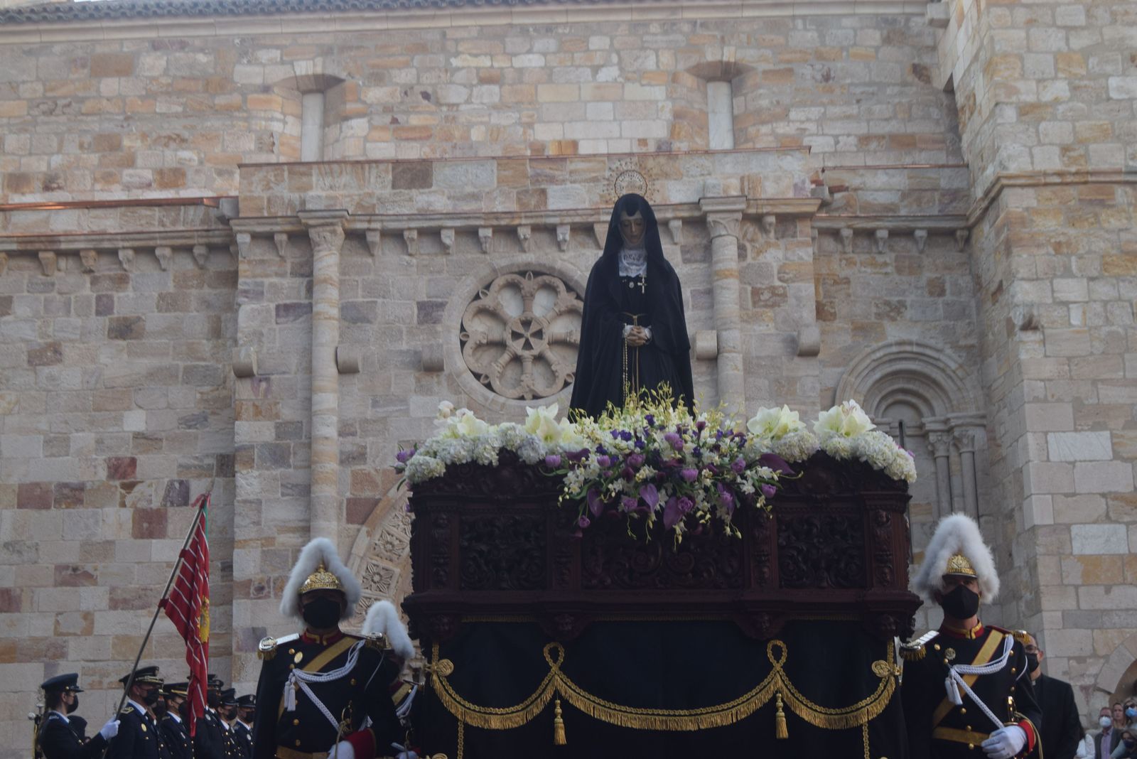 procesion-de-la-virgen-de-la-soledad-18