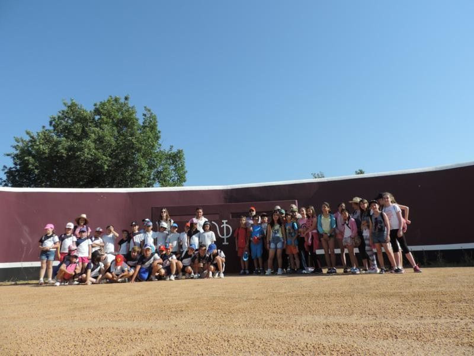Visita de escolares a la ganadería de Pedraza de Yeltes