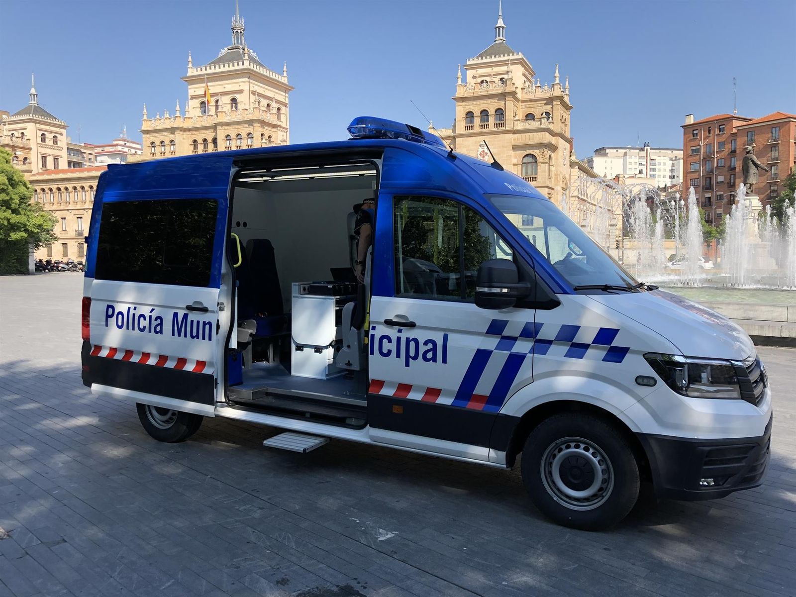 Vehículo de atestados de la Policía Municipal.   EUROPA PRESS