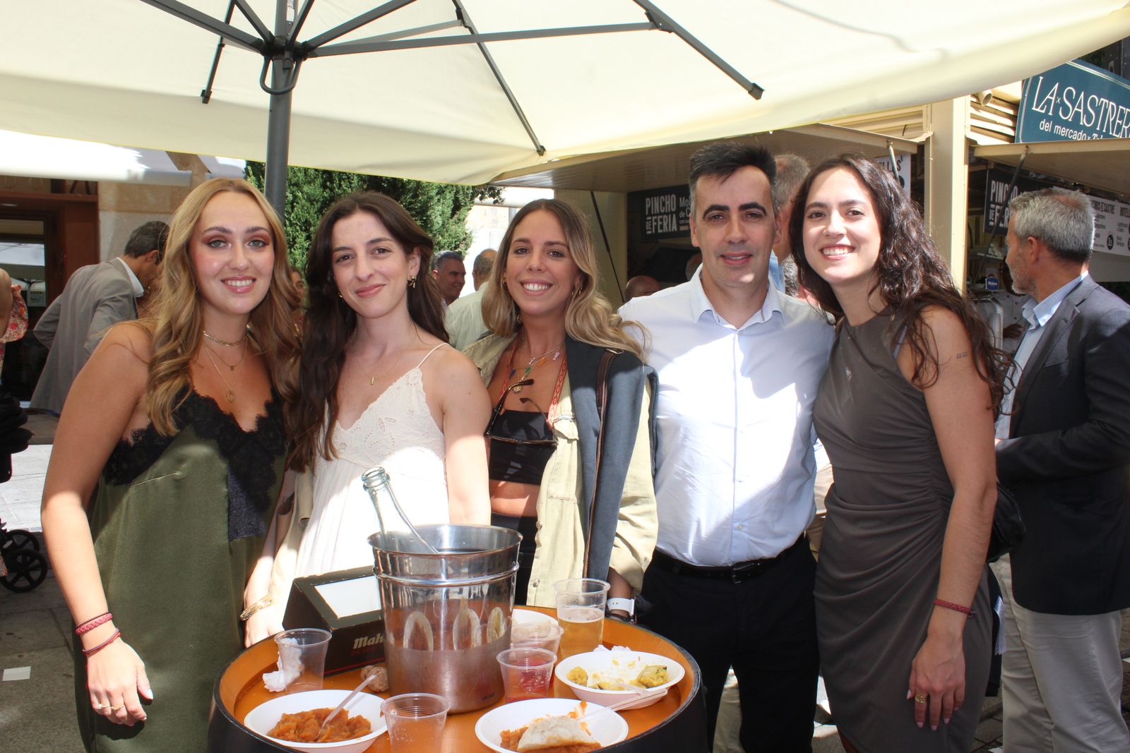 Ambiente en la Feria de Día en el mediodía de este jueves