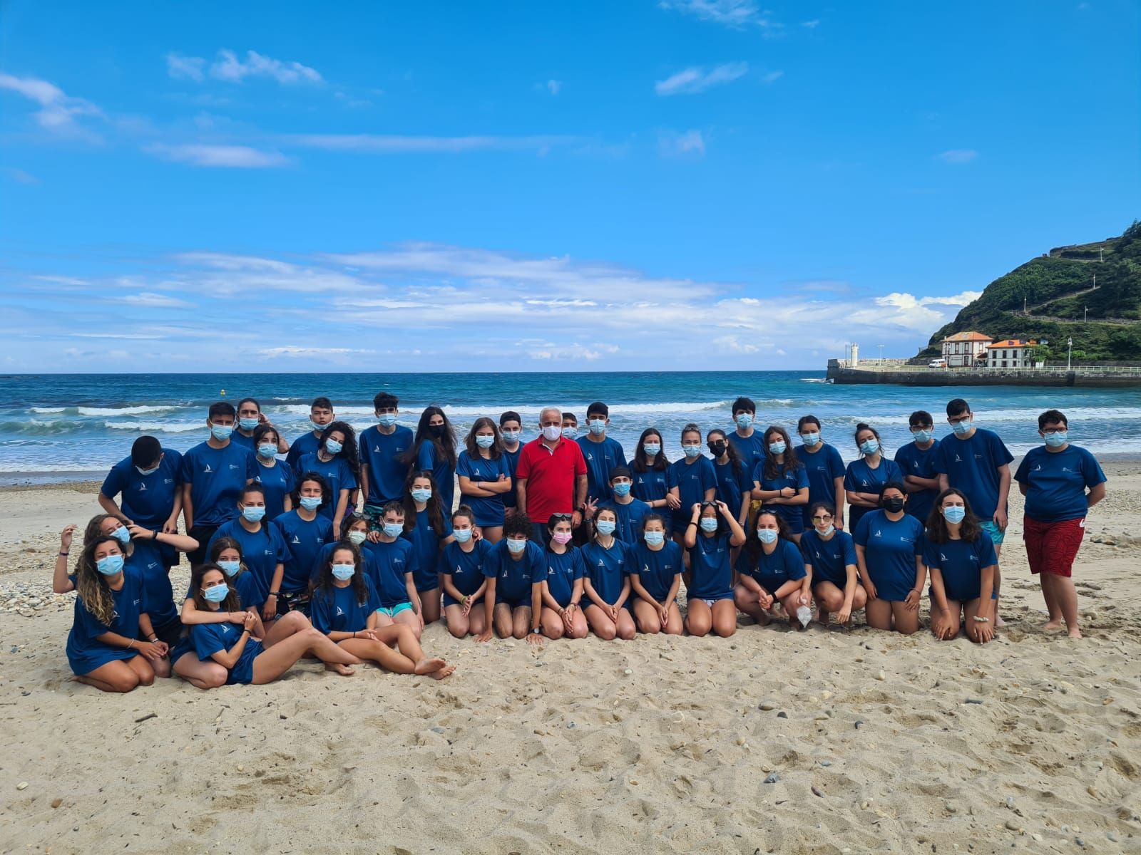 Cuarenta escolares participan en el campamento náutico de la Diputación en Ribadesella.