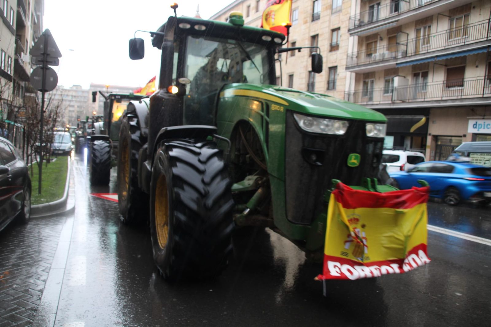 En imágenes la marcha con tractores y vehículos de campo en Salamanca en protesta contra Mercosur