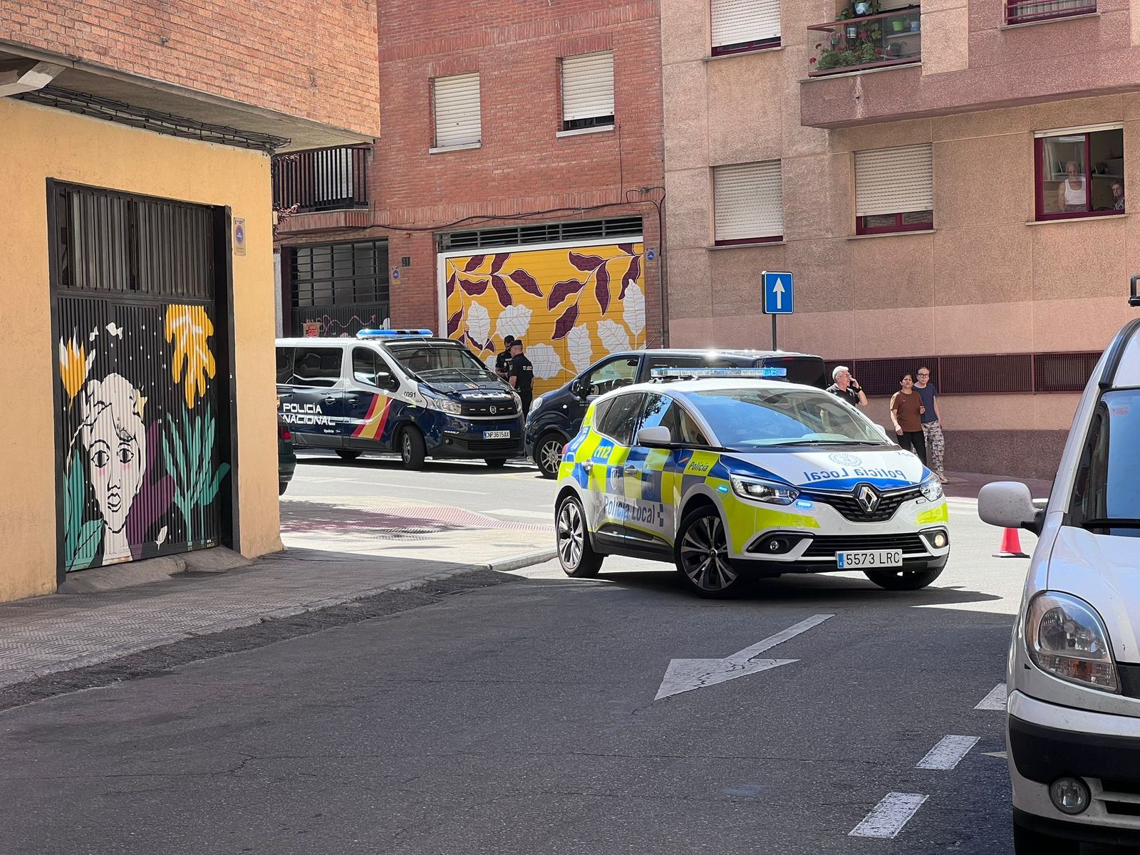Bomberos de Salamanca intervienen en la calle Islas Canarias (9)
