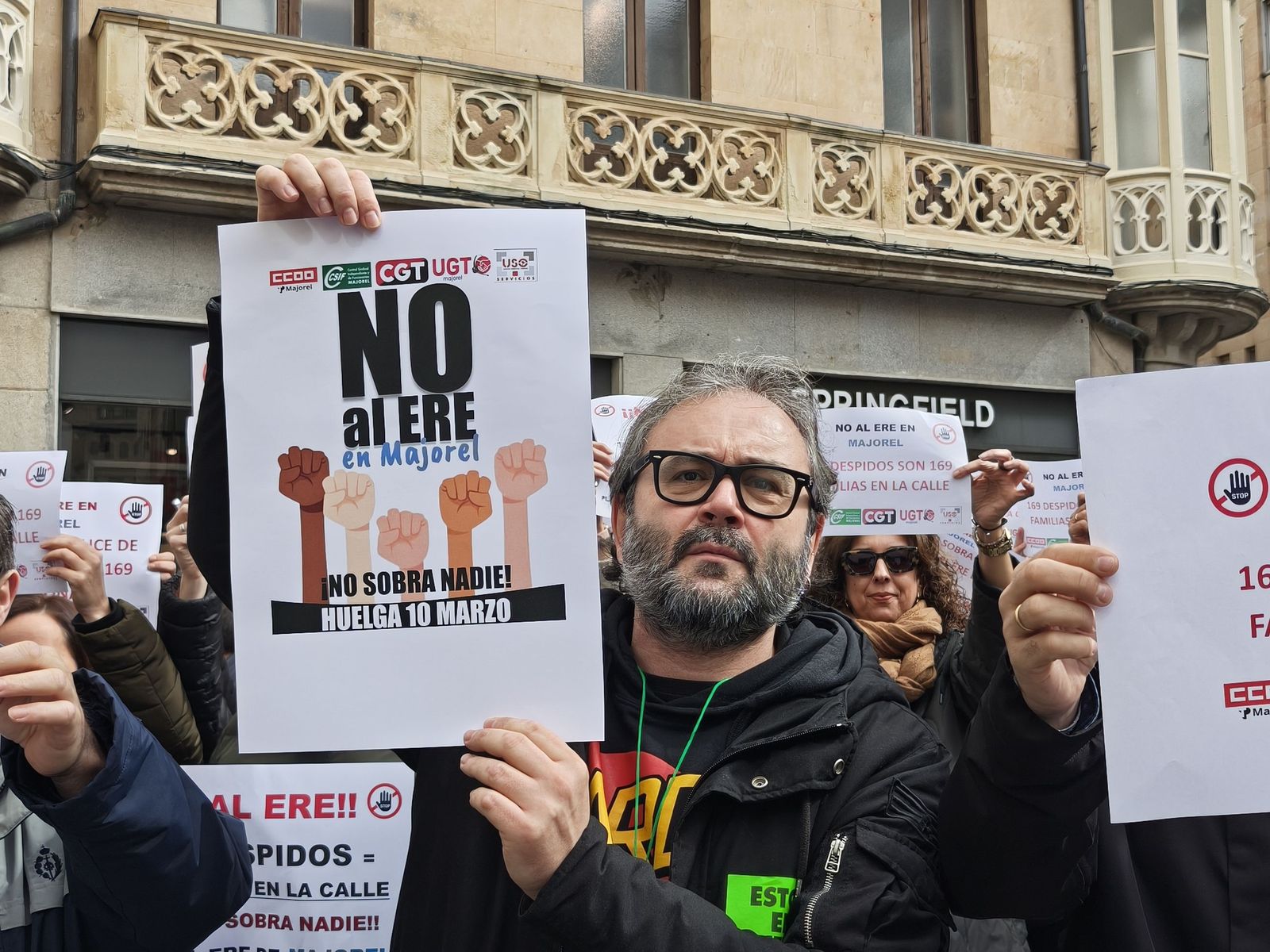 Posibles trabajadores afectados por el ERE de Majorel se manifiestan en Salamanca