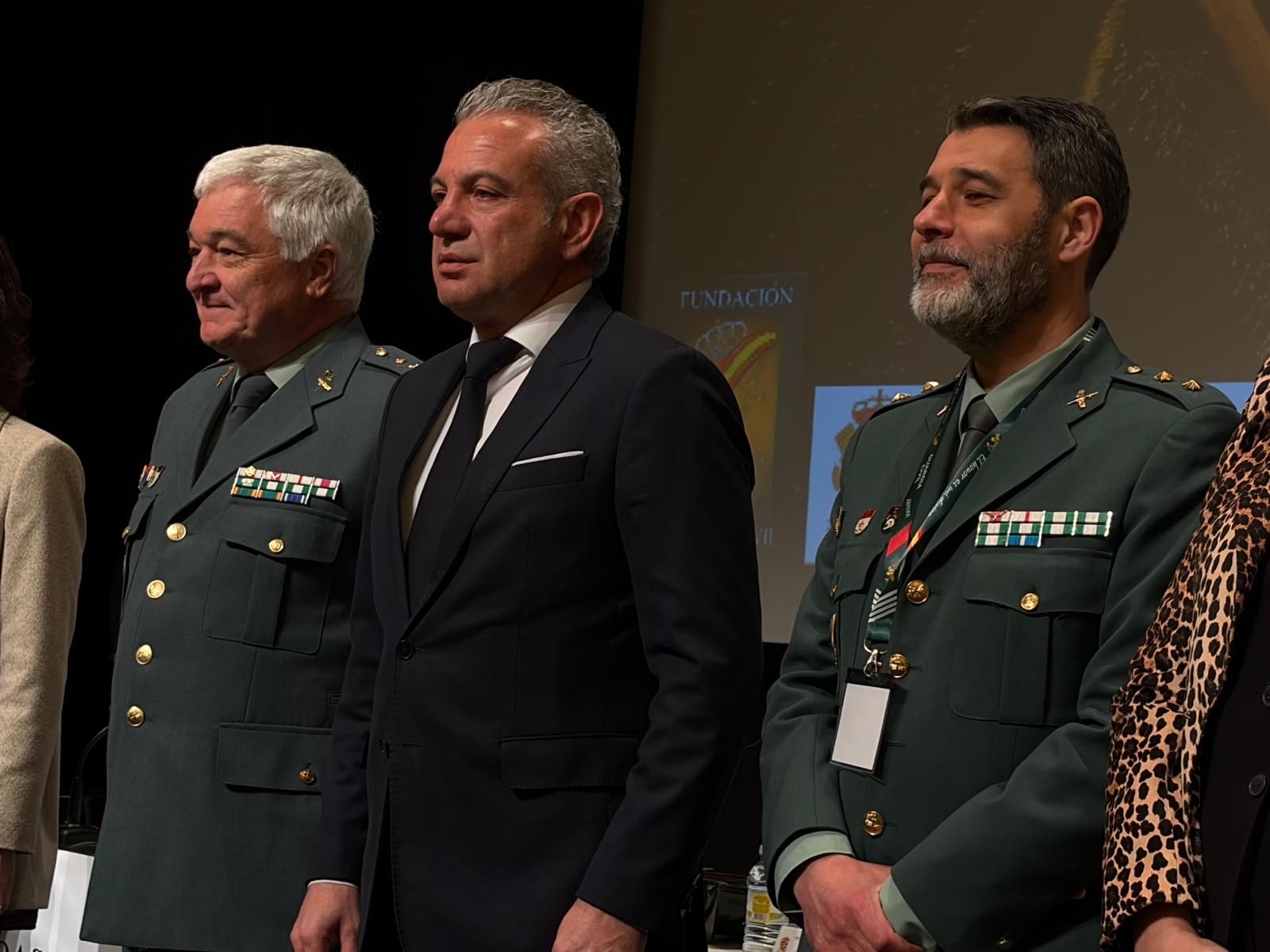 Imagen de Nicanor Sen, en el centro, acompañado a su izquierda por Héctor David Pulido