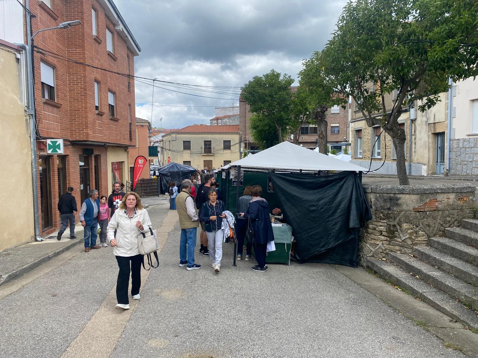 La Feria del Queso de Hinojosa trae sabor tradicional y oficio a Salamanca