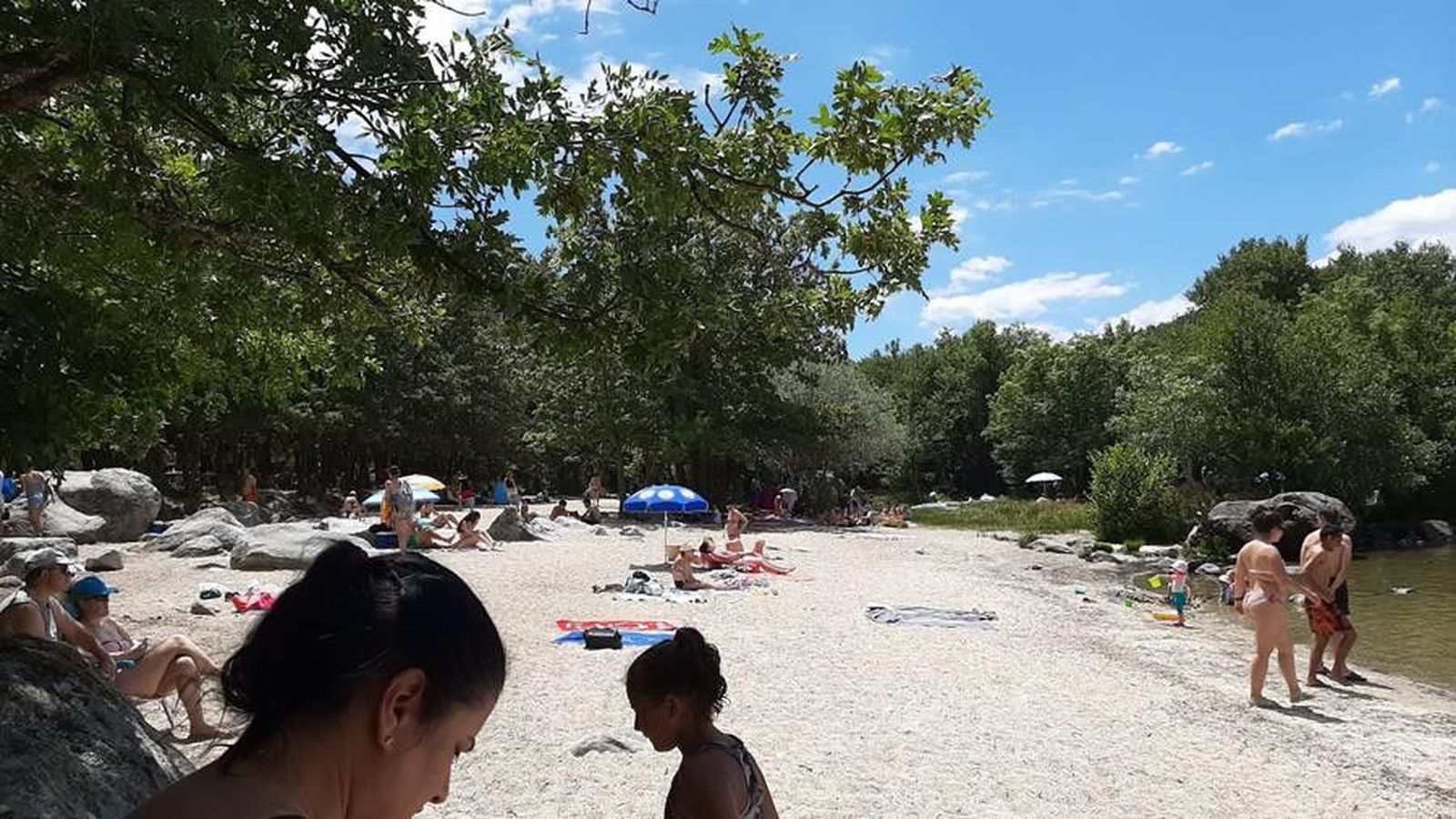 Lago de sanabria enanos playa bañistas (5)