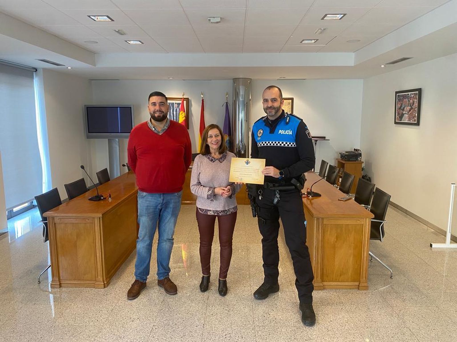 Manuel López junto a la alcaldesa de Peñaranda, Carmen Ávila, y el edil, Antonio Poveda