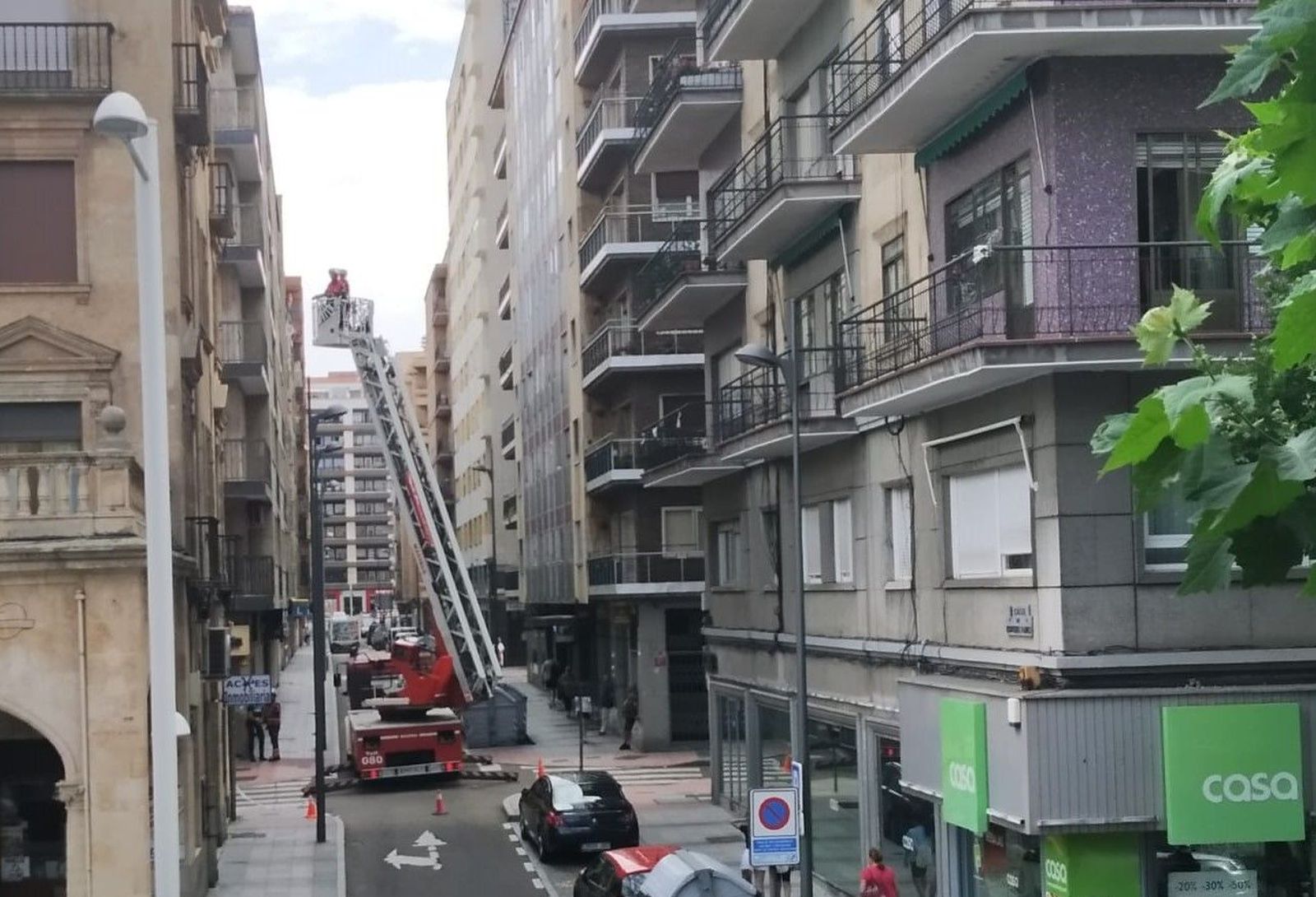 desprendimiento-de-cascotes-en-un-edificio-de-la-calle-bernardo-martin-perez-2