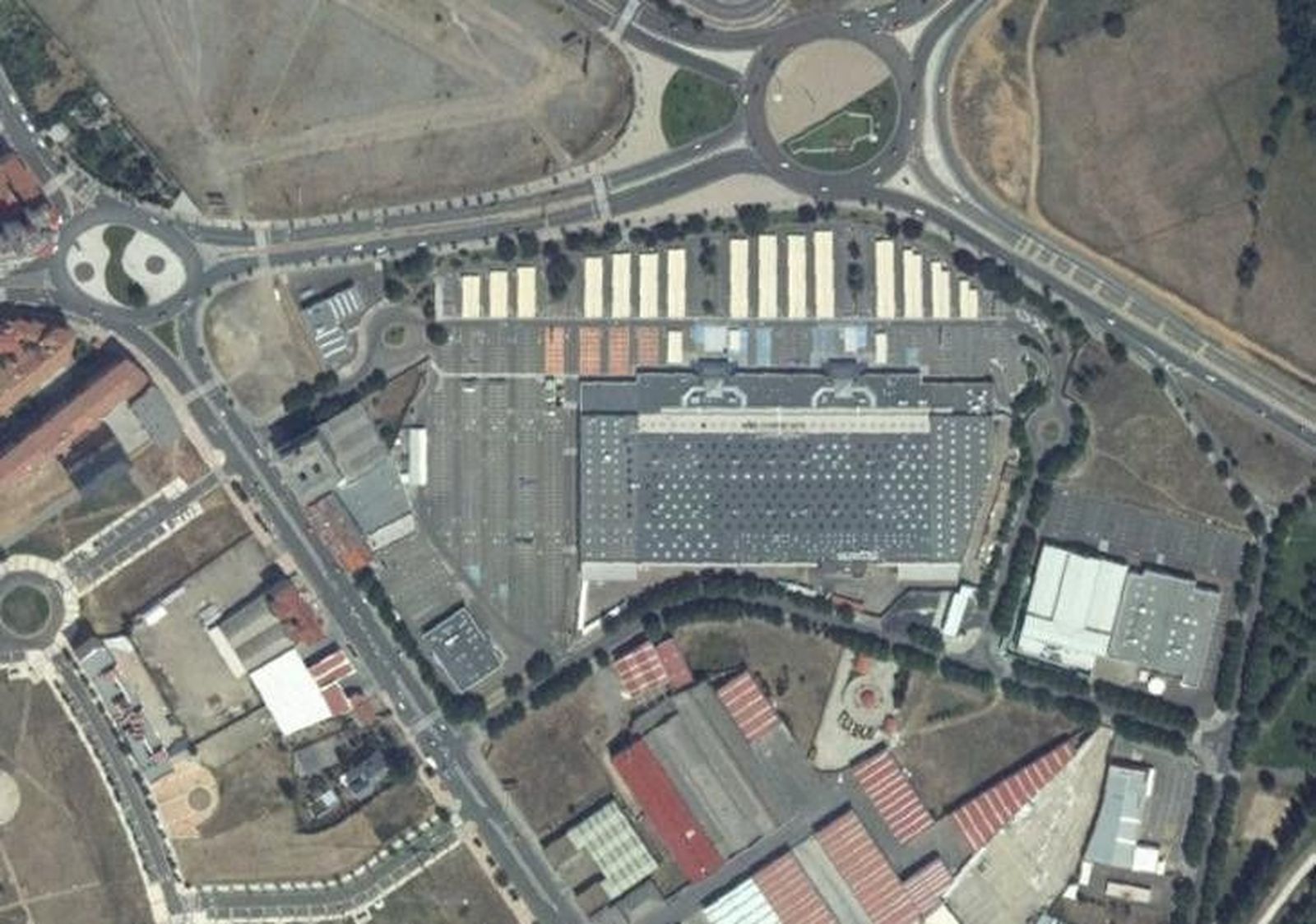 Polémica por una obra sin licencia que ejecutaba el concejal de Comercio y Fiestas para abrir un KFC