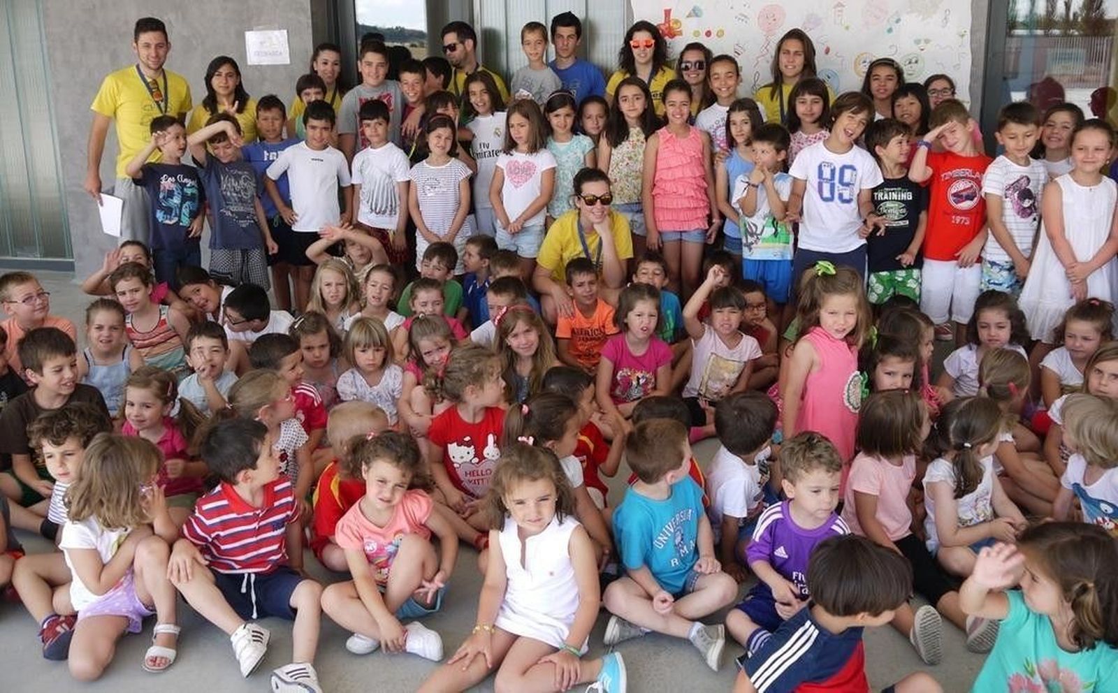 Semicolonias, campamentos, cursos de tenis y natación o cuentacuentos, atractivos del programa de verano