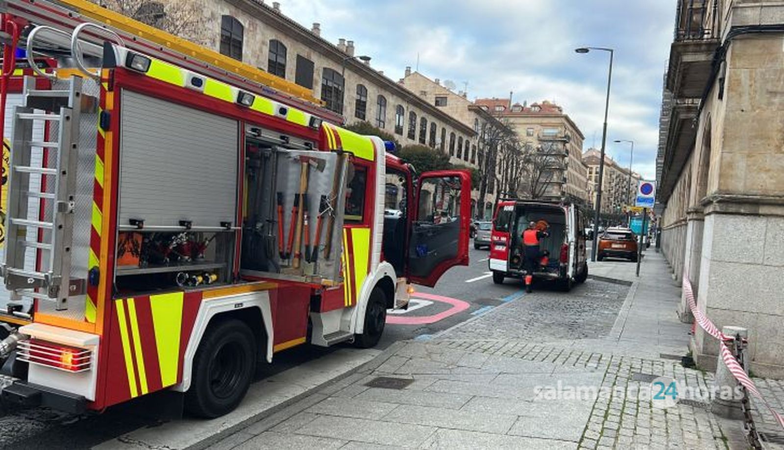 Bomberos junto a la Gran Vía (11)