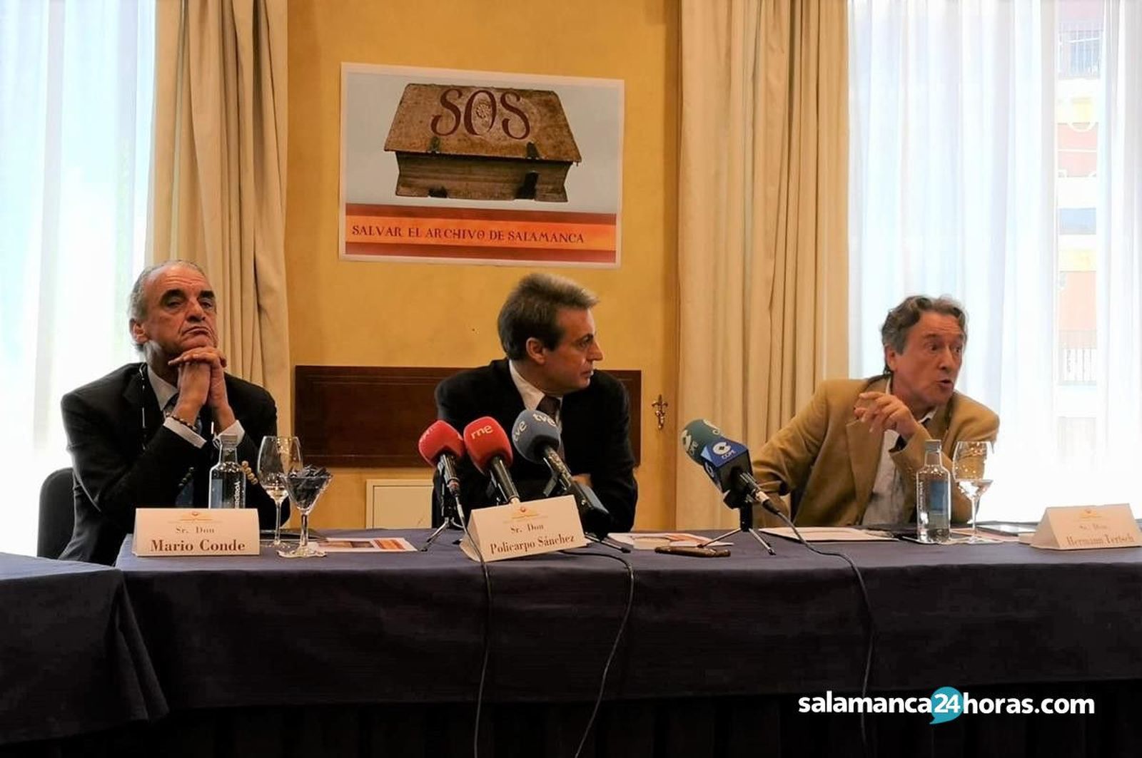 Asociación salvar el archivo   mario conde y hermann tertsch (3)