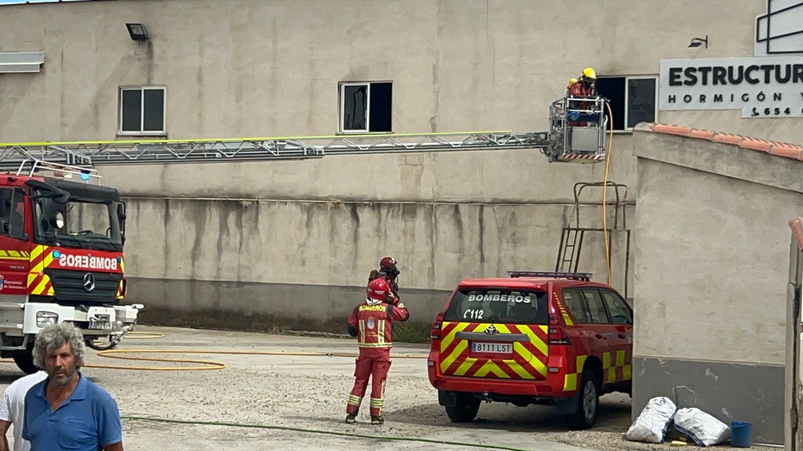 Alarma en Garcihernández por el incendio de una nave