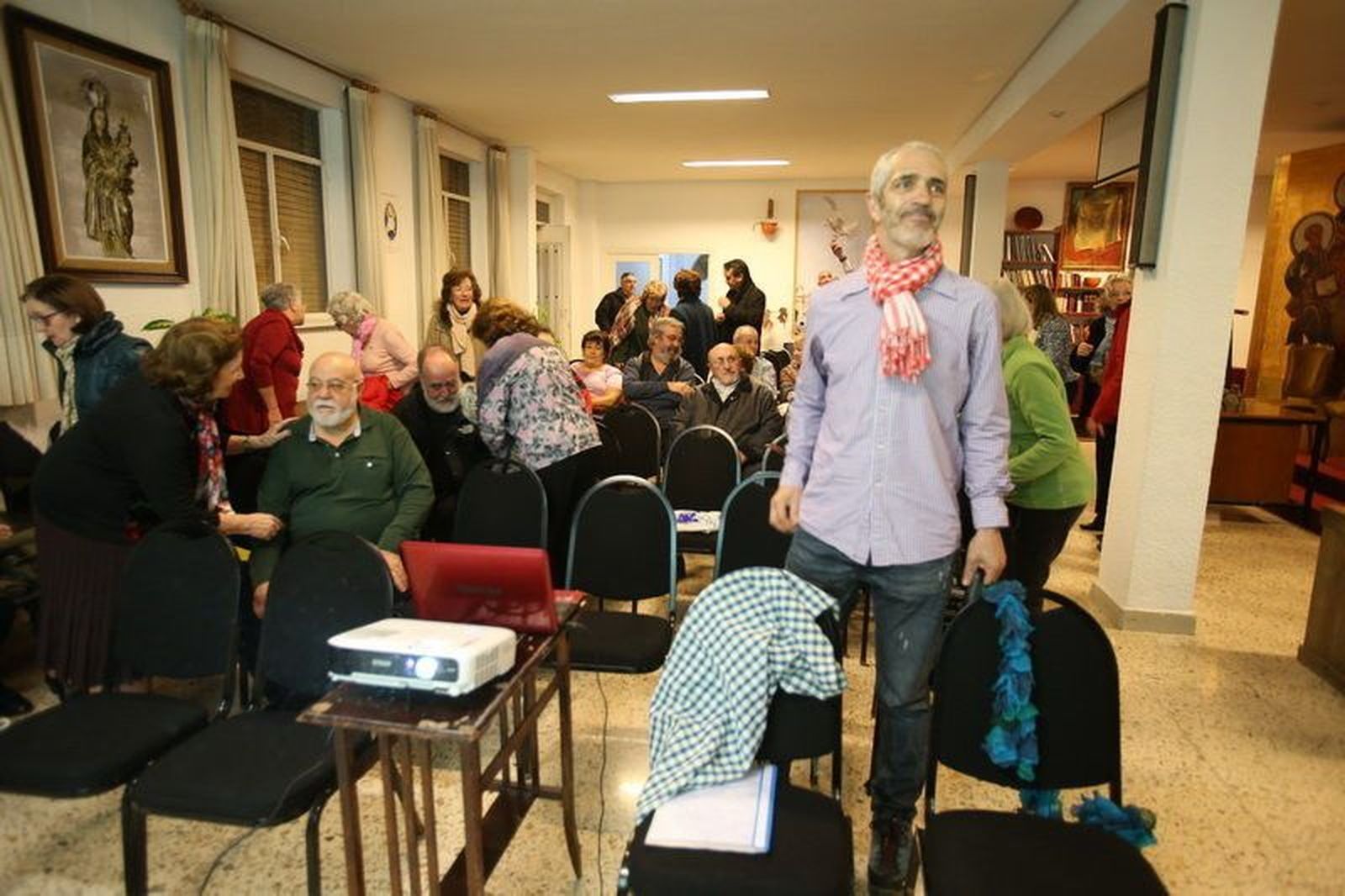 “Viajo para comprender las causas de guerra, tragedia, opresión, hambre y persecución”