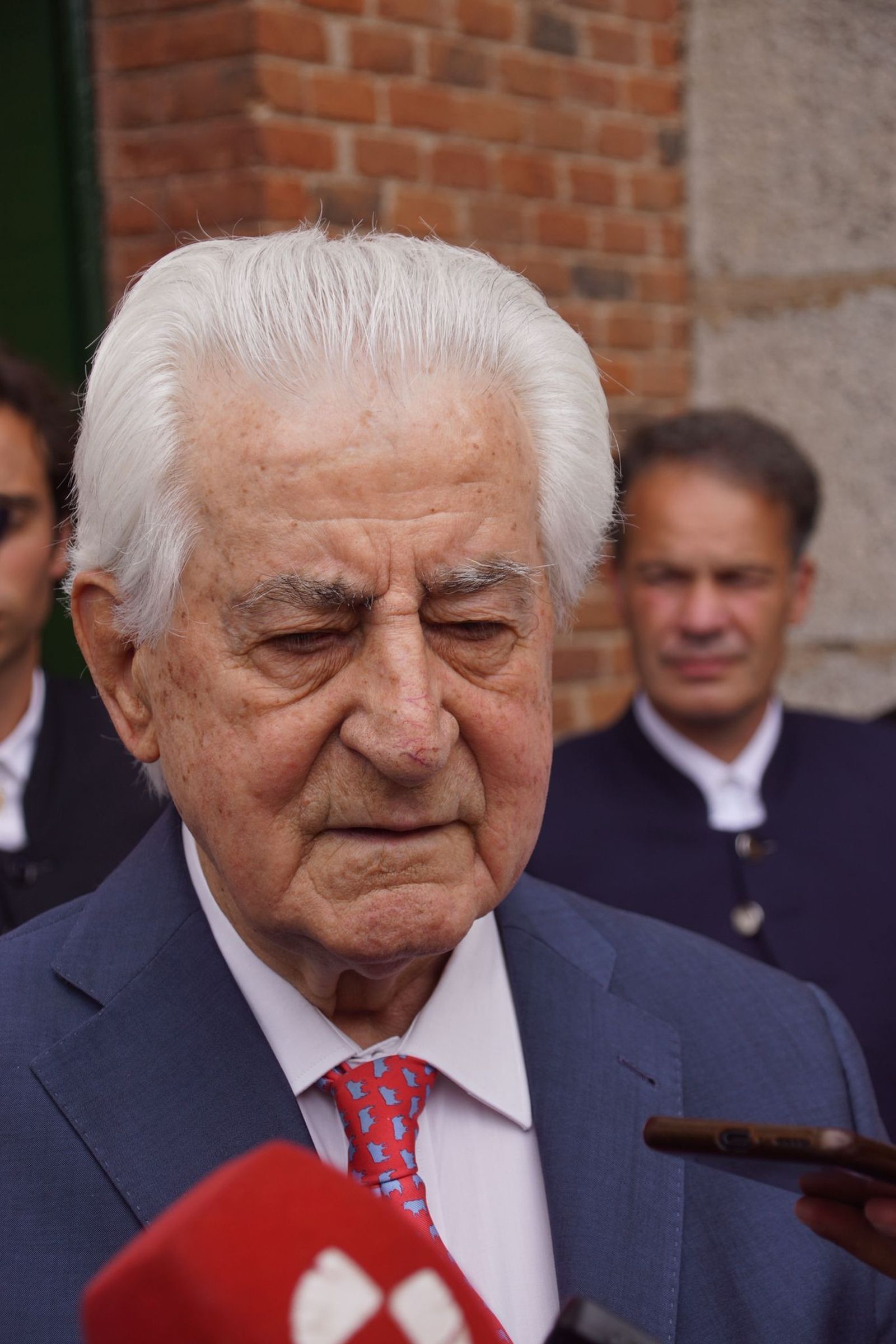 whatsapp-image-2025-06-12-at-21-31-39-1