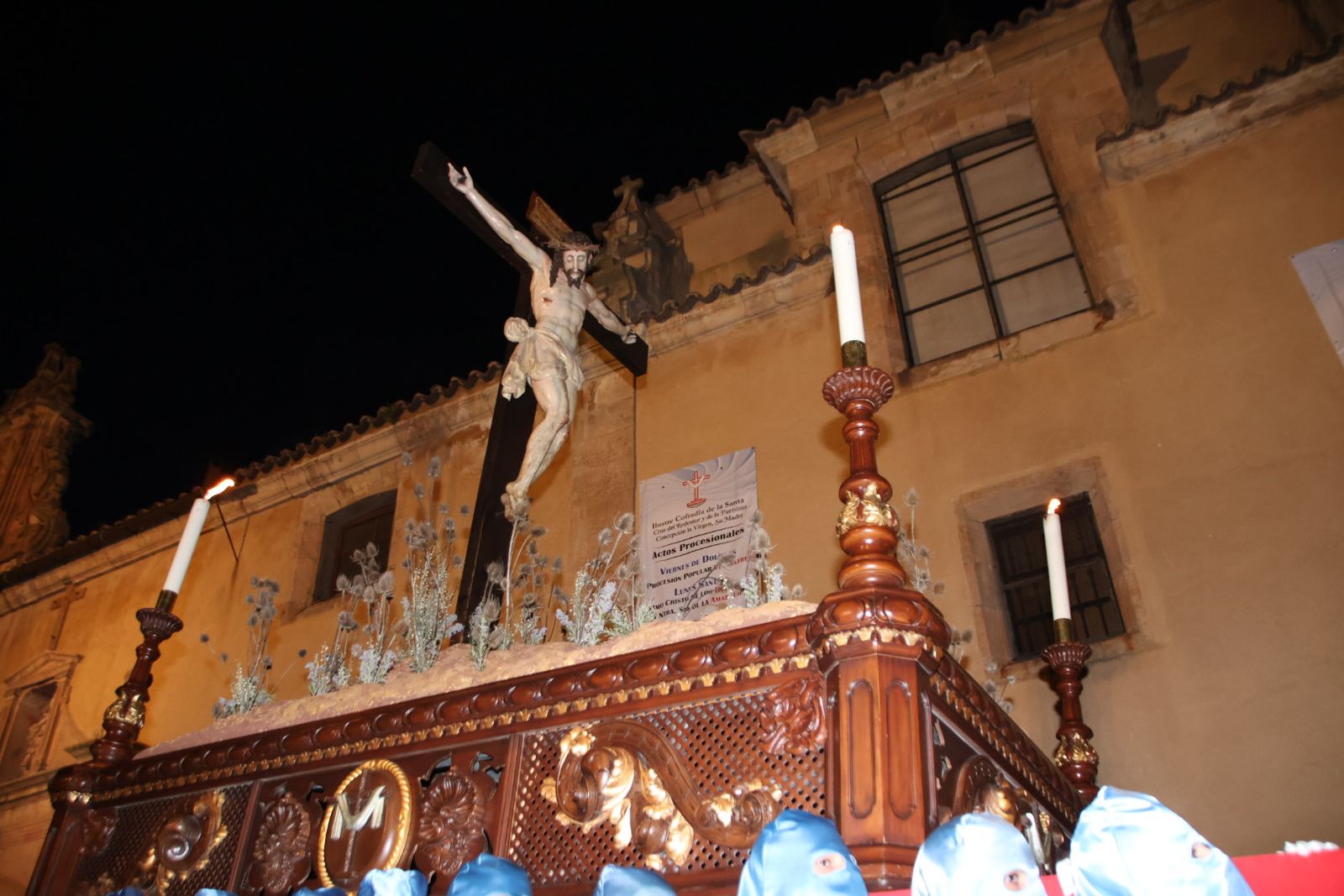 El Cristo de los Doctrinos y la Virgen de la Amargura saludan a sus fieles en Salamanca