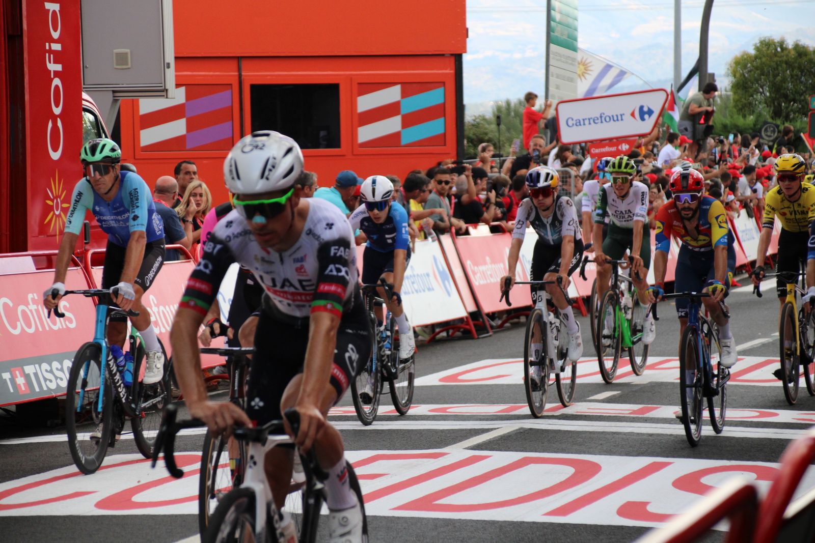 La Vuelta llega a Guijuelo y Philipsen se lleva el esprint