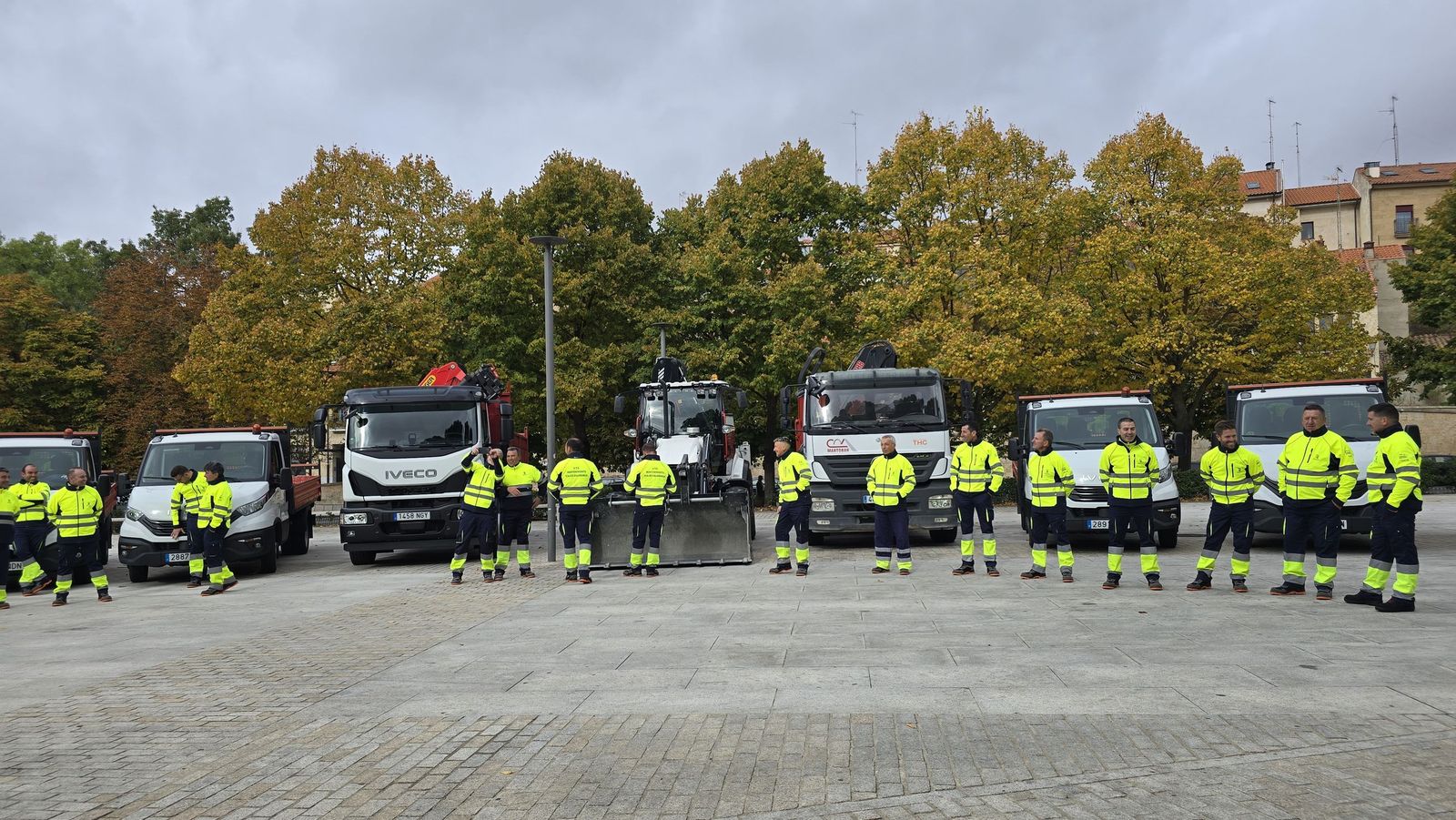 El concejal de Fomento, Fernando Carabias, presenta la nueva maquinaria para el mantenimiento de viales de la ciudad