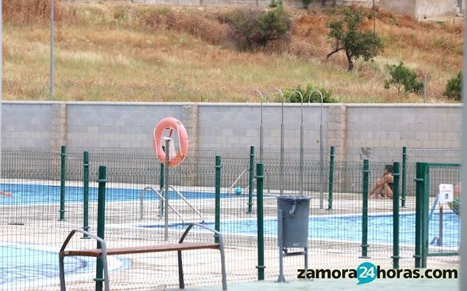 Inmediaciones piscina de Higueras - Quejas Asociación Vecinos ALVIAR