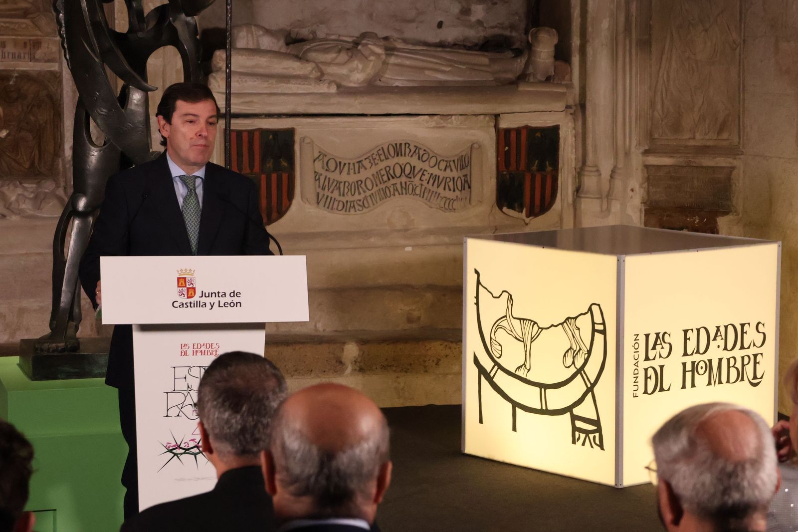 GALERÍA | La visita de Alfonso Fernández Mañueco a la Catedral de Zamora, en imágenes