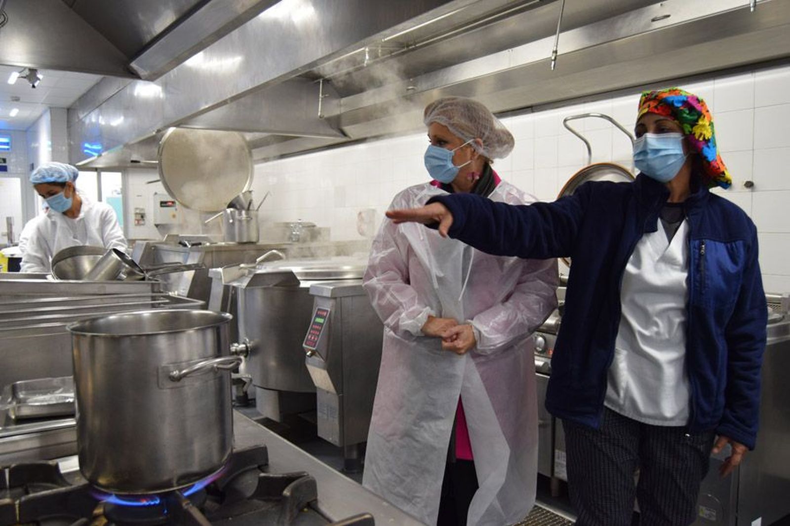 la-delegada-territorial-leticia-garcia-visita-la-cocina-de-linea-fria-del-complejo-asistencial-de-zamora-tras-las-obras-de-mejora-50