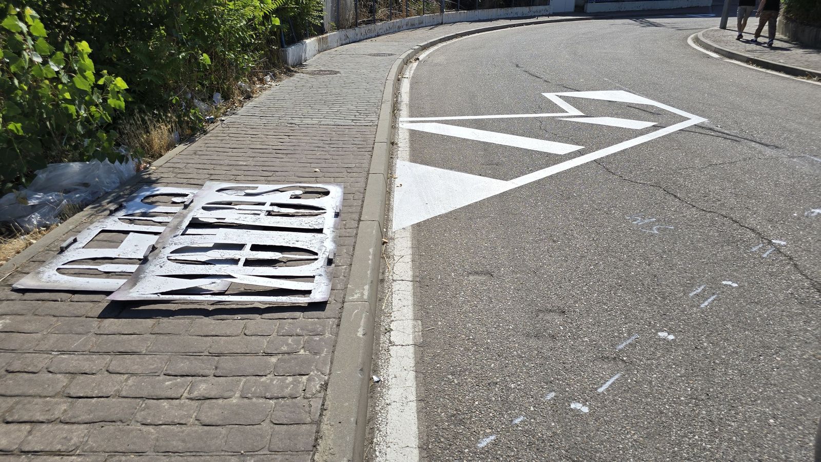 Señalización de las plazas de aparcamiento en las calles de Morse y Pasteur, en El Zurguén