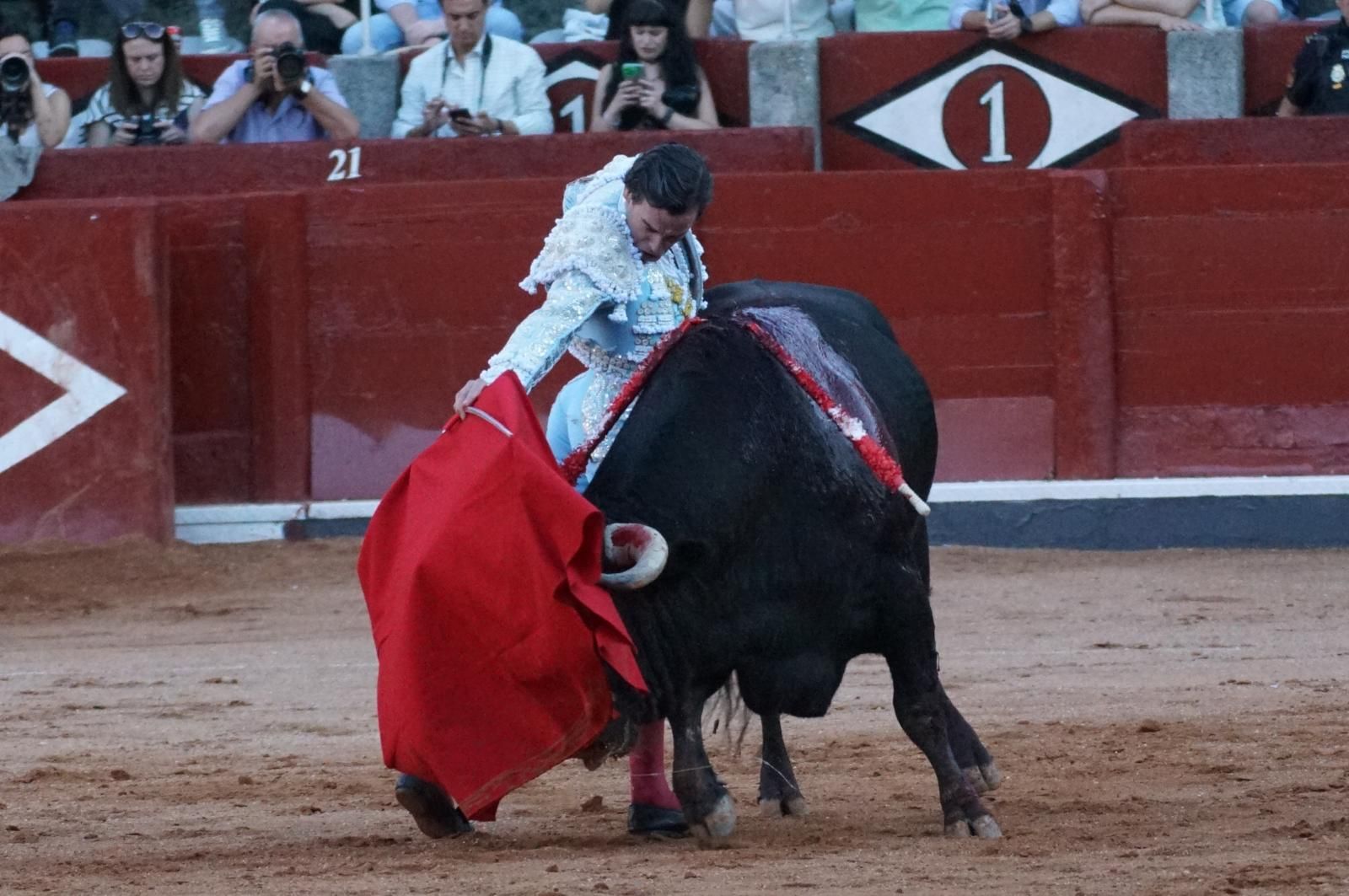 Emilio de Justo, Juan Ortega y Roca Rey inauguran el cartel de figuras en la feria de Salamanca: la corrida de Garcigrande en imágenes