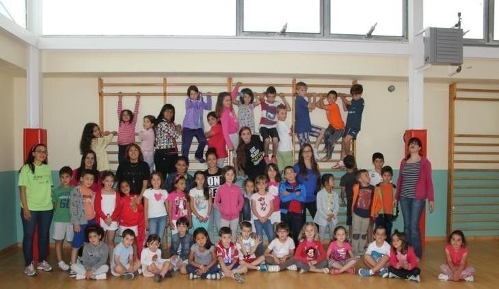 Un centenar de niños participan en el campamento urbano y el de inglés