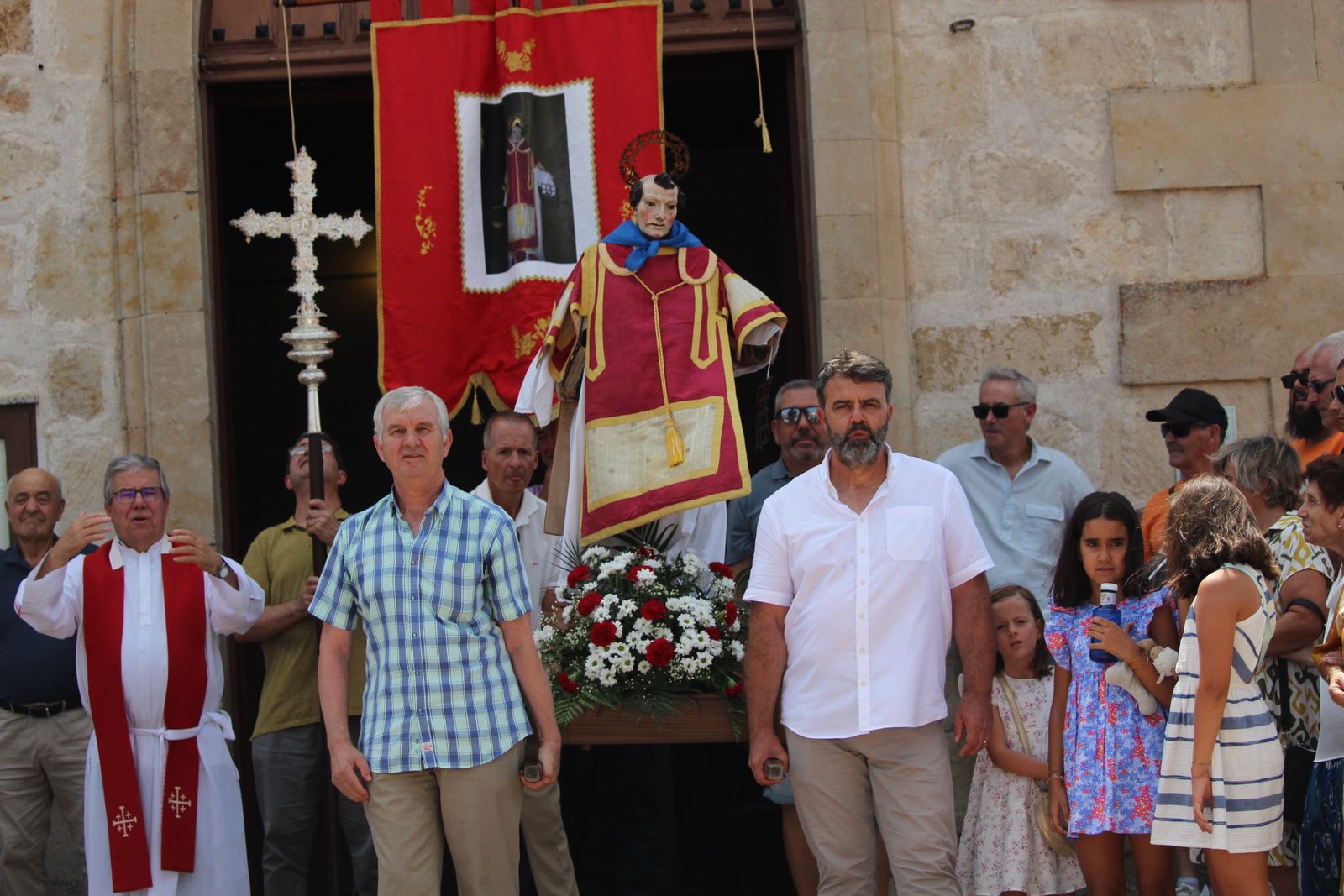 Los vecinos de Rollán arropan a su patrón San Lorenzo