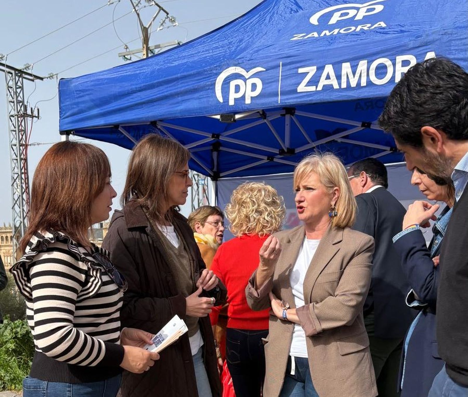 Leticia García Sánchez, ha participado hoy en la Mesa Electoral instalada en el mercadillo semanal