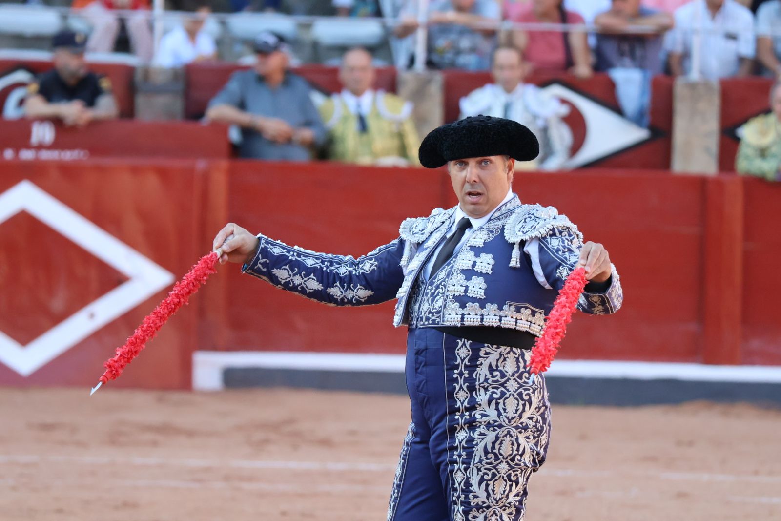 La Glorieta revive el aroma de la feria taurina con el primer festejo: Lea Vicens, Raquel Martín y Olga Casado