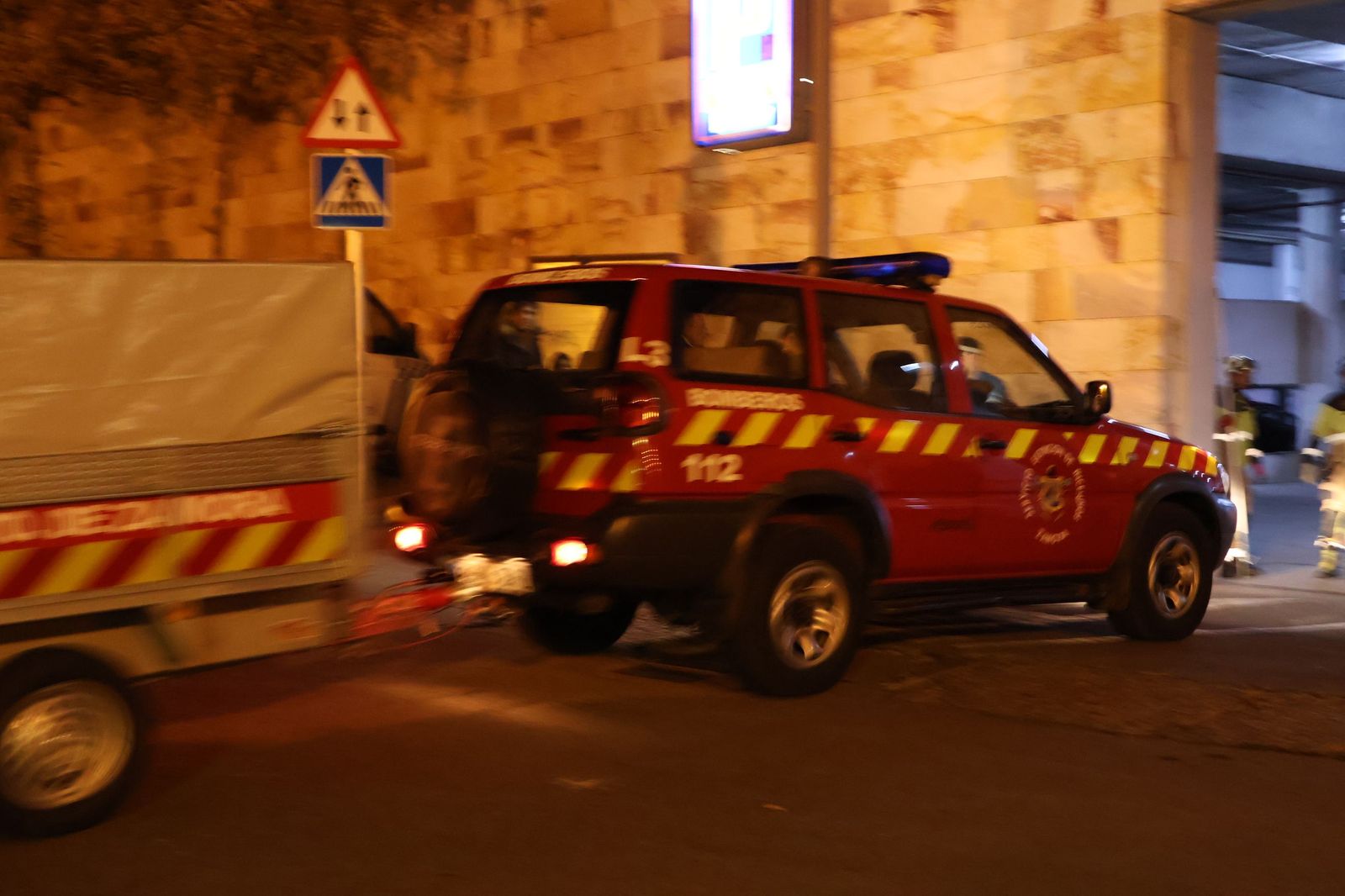 Rescate del ciervo en el Parking de San Martín (11).JPG