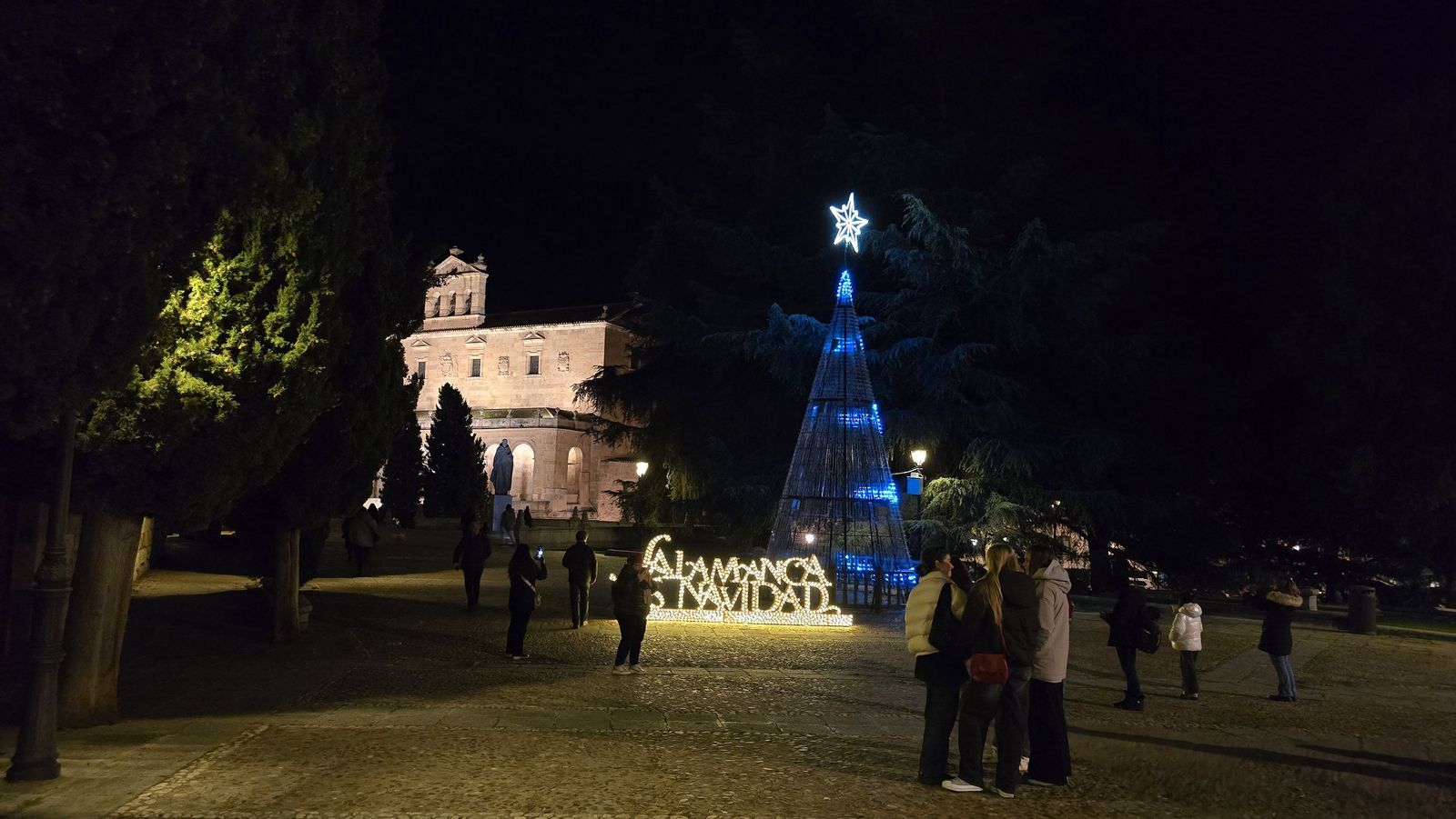 La Plaza Mayor de Salamanca se ilumina con “El Astronauta y la Estrella”: arranca la Navidad