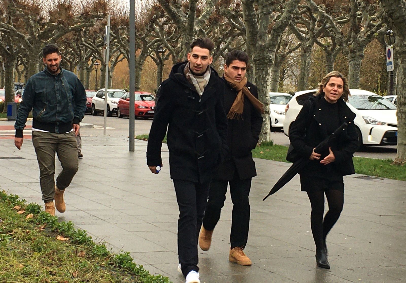 Llegada de los exjugadores de la Arandina CF a la sesión en la que se ha dado a conocer su sentencia. Llegada de los exjugadores de la Arandina CF a la sesión en la que se ha dado a conocer su sentencia.